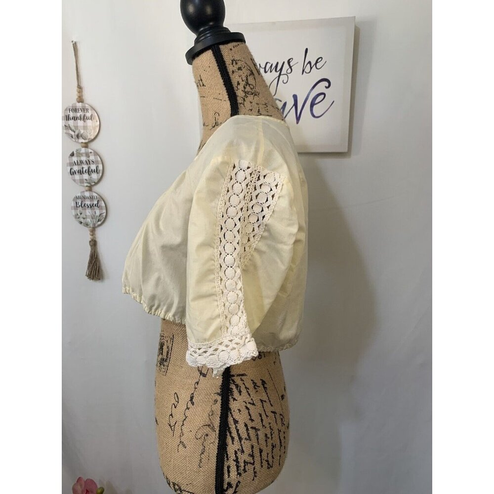 (E-144)Women’s Cream Crop Top Blouse Lace Trim Boho Peasant Style Short Sleeve S - Picture 6 of 7